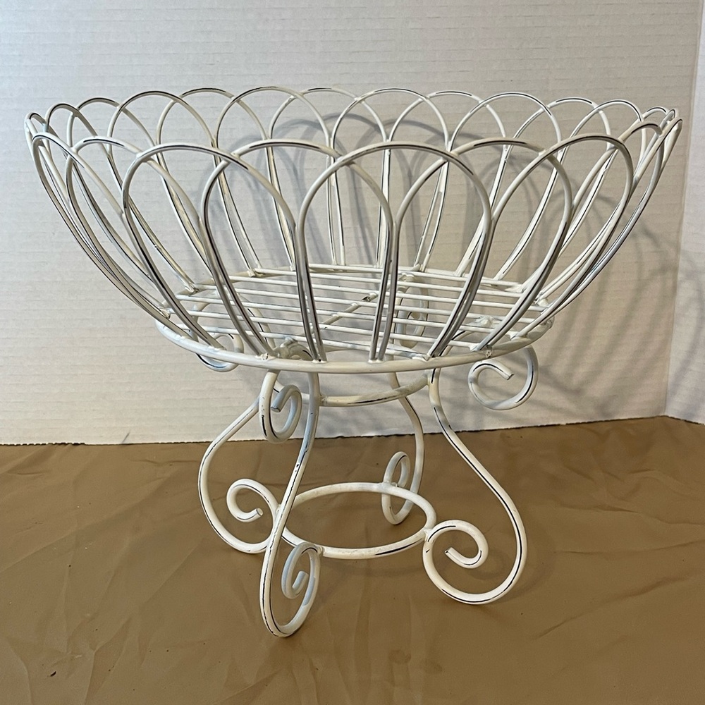 Decorative White Metal Wire Fruit Bowl Pedestal